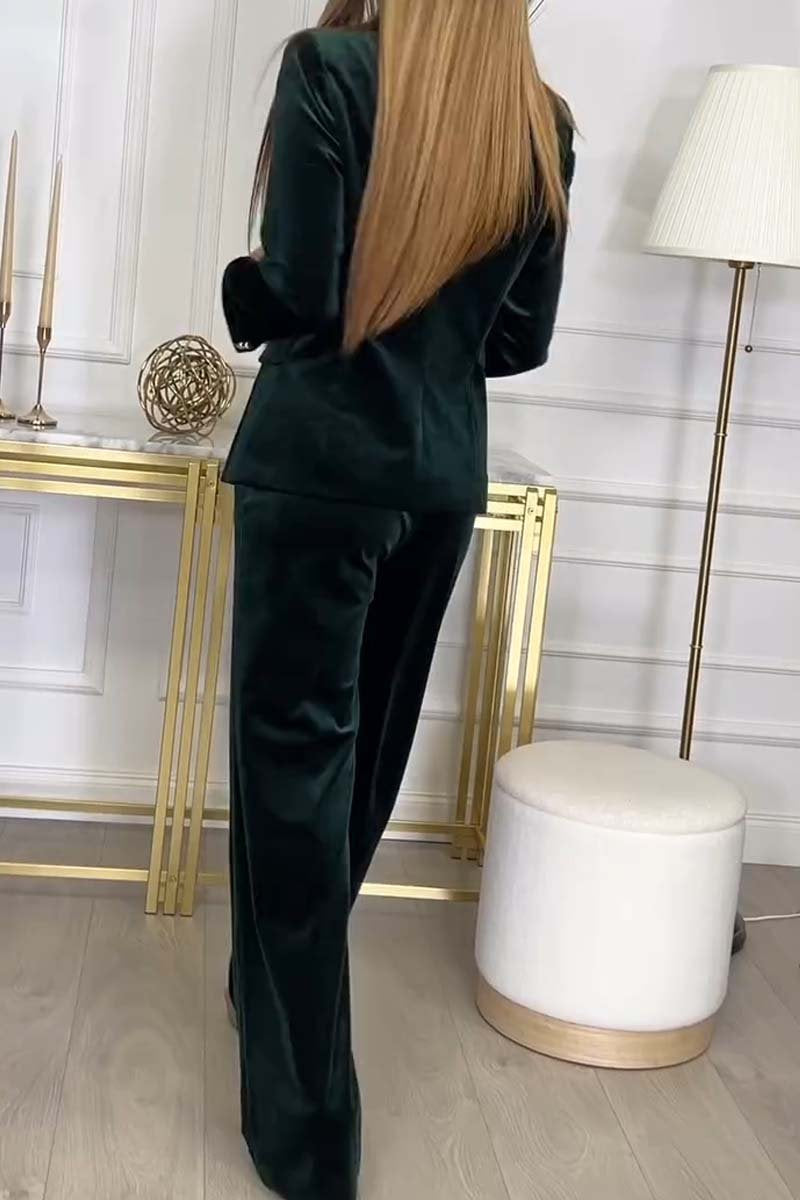 Women’s Double-Breasted Velvet Two-Piece Suit (Fall/Winter 2025)